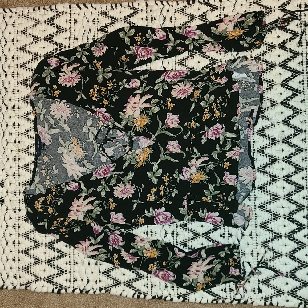 American Eagle flowered top